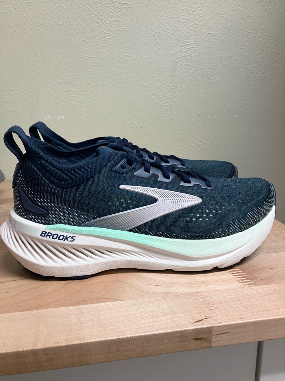 Brooks Women's Dark Navy Running Shoes with Mint Accent